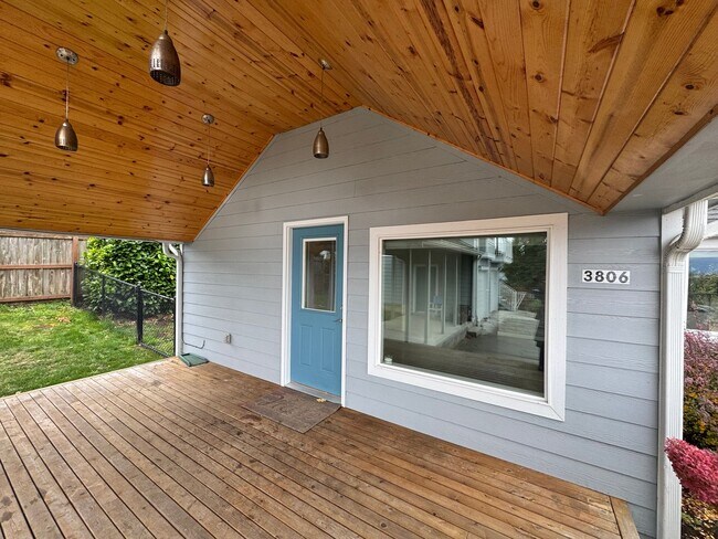 Building Photo - Jasmines Q