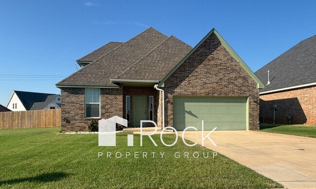 Building Photo - Spacious 3-Bedroom Home with Designer Kitc...