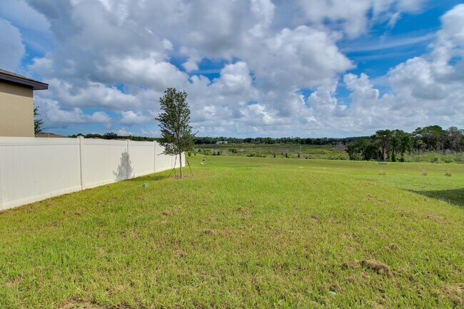Building Photo - 8732 Sportsman Lp