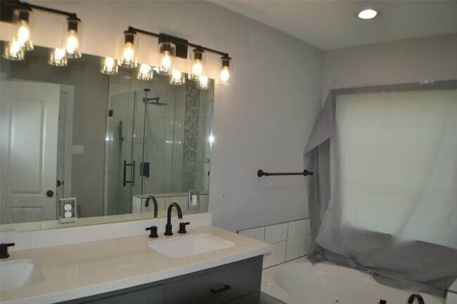 Building Photo - 9837 Fabiola Dr