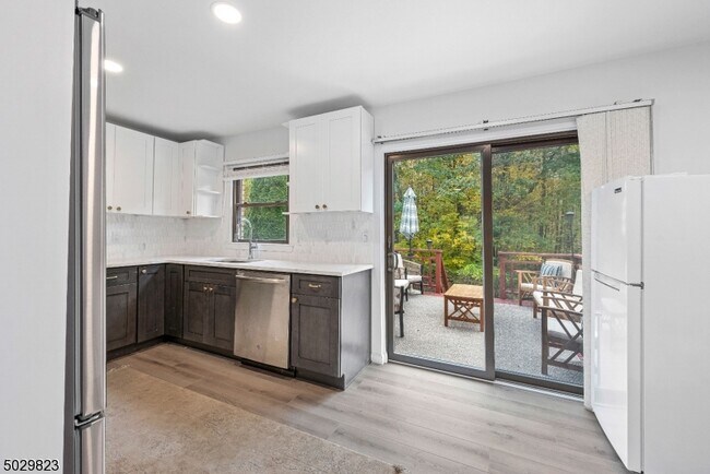 Building Photo - 122 Stedwick Dr