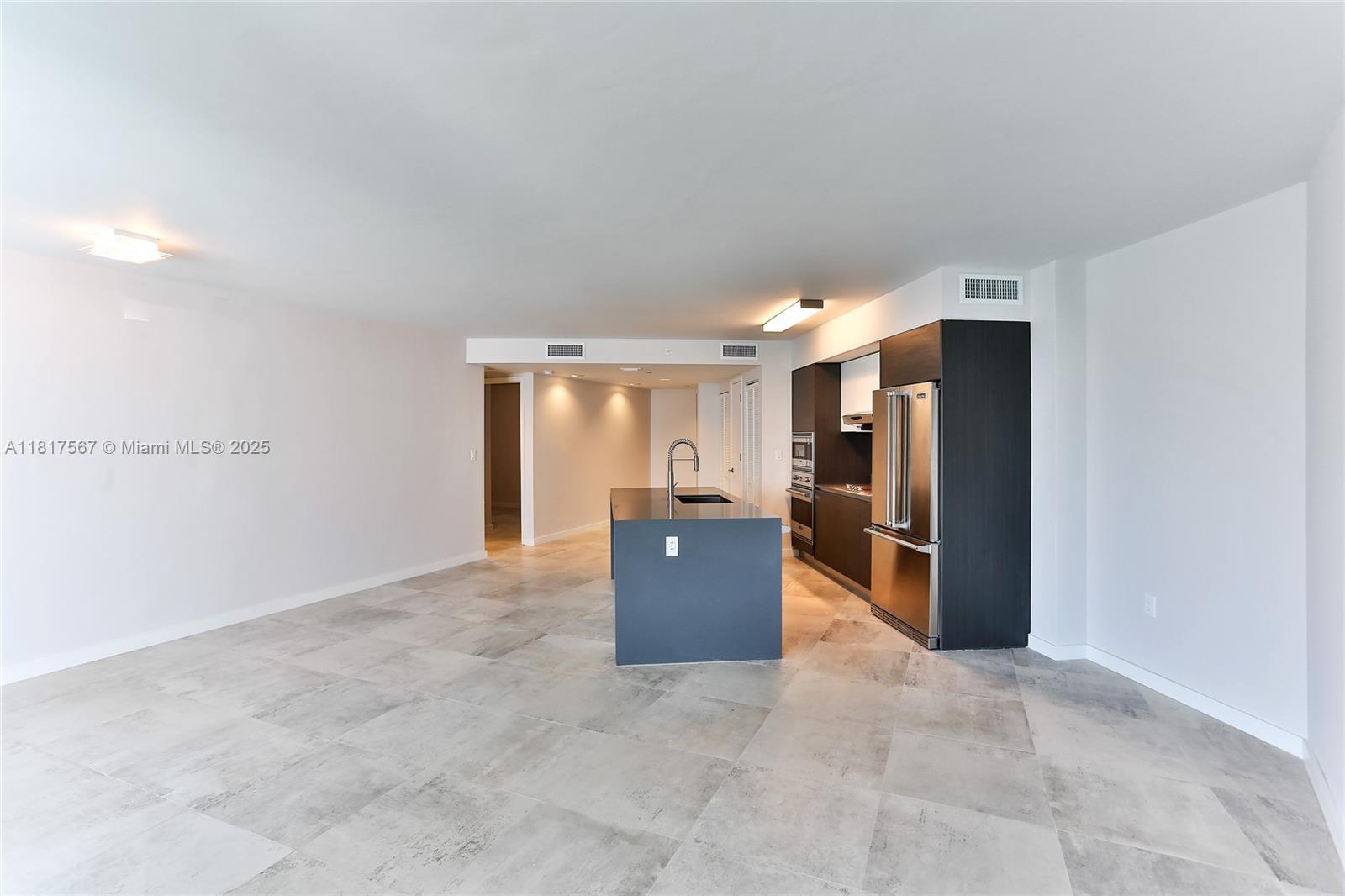Building Photo - 9821 E Bay Harbor Dr