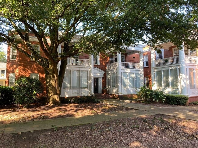 Building Photo - Charming 2/1 in Virginia Highlands!