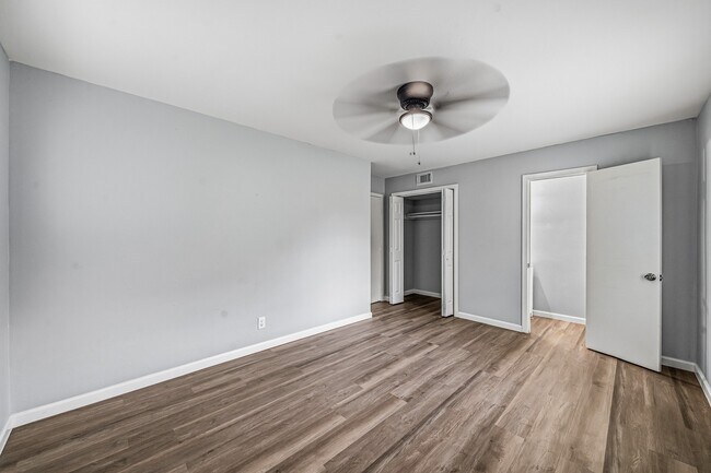 Building Photo - 5859 Flamingo Dr