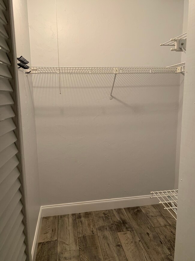 Closet B - 900 SW 62nd Blvd