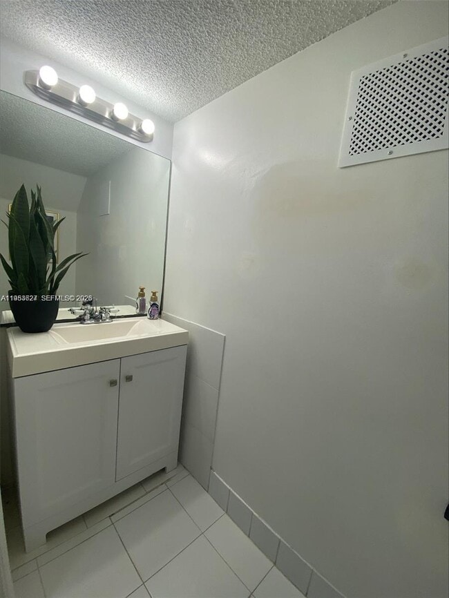 Building Photo - 6131 NW 43rd Ave