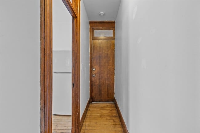 Building Photo - 201 19th St