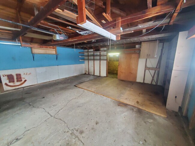 Building Photo - 3 Bedroom Single Family Ranch Home