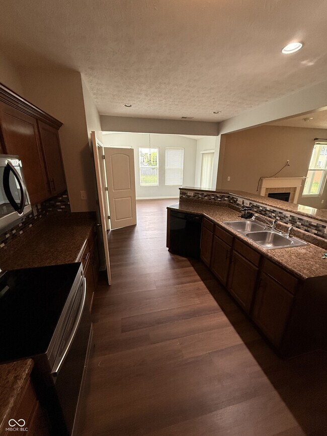 Building Photo - 7824 Newhall Way