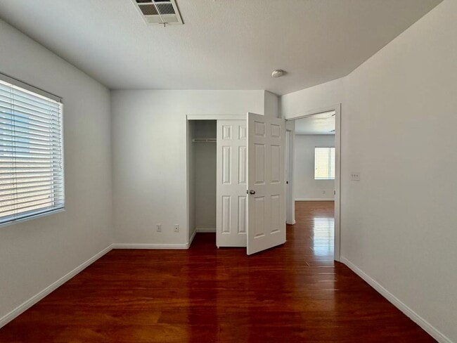 Building Photo - 884 Blue Rosalie Pl