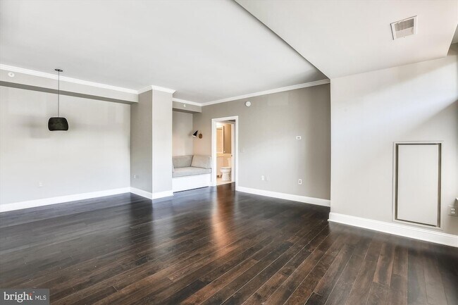 Building Photo - 4915 Hampden Ln