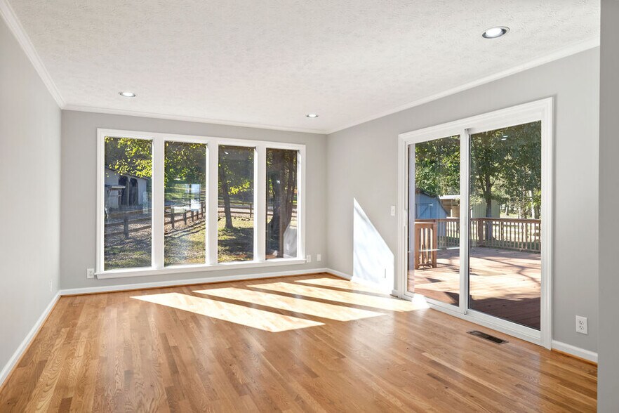 Beautiful Sun Room - 8171 Horton Hwy