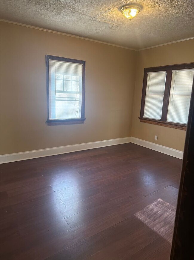 Building Photo - 2335 W Burleigh St