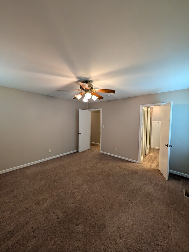 Building Photo - 229 Telford Dr