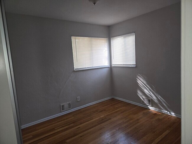 Building Photo - 1354 S Shoshone St