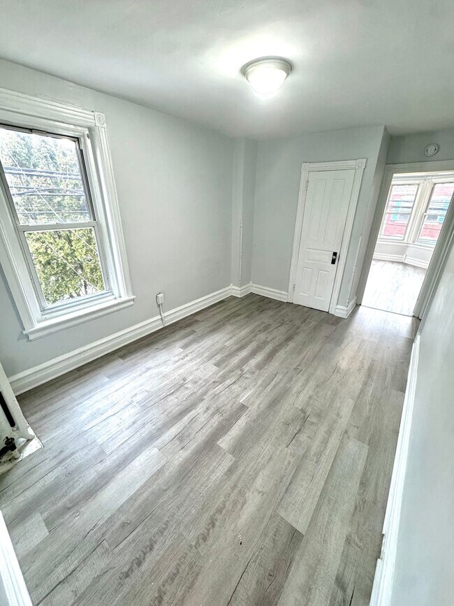 Building Photo - 924 W Turner St