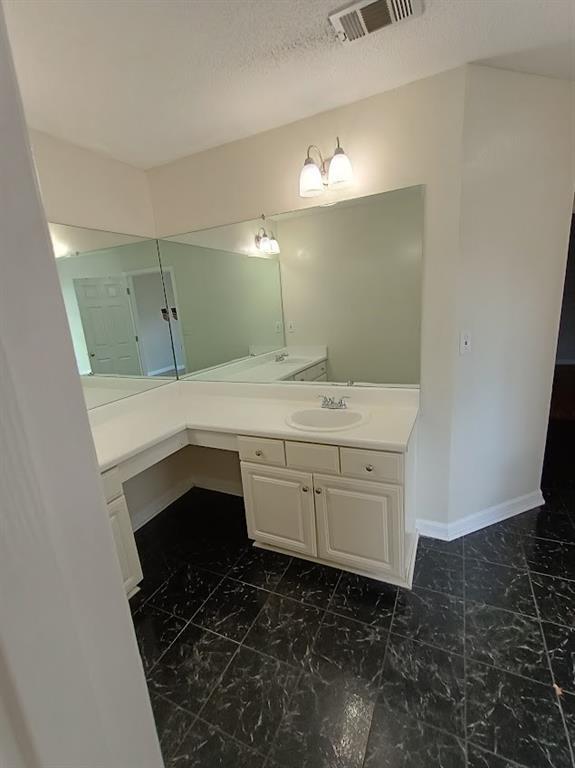 Building Photo - 3210 Binghampton Ln