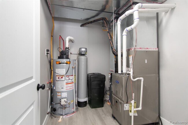 Building Photo - 2455 Crumb Rd