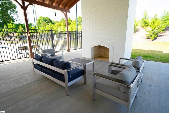 Building Photo - 1029 Killian St