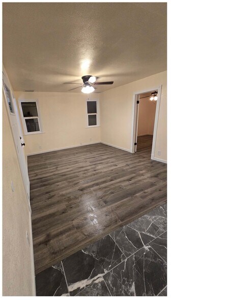 Building Photo - 10217 Yorba St