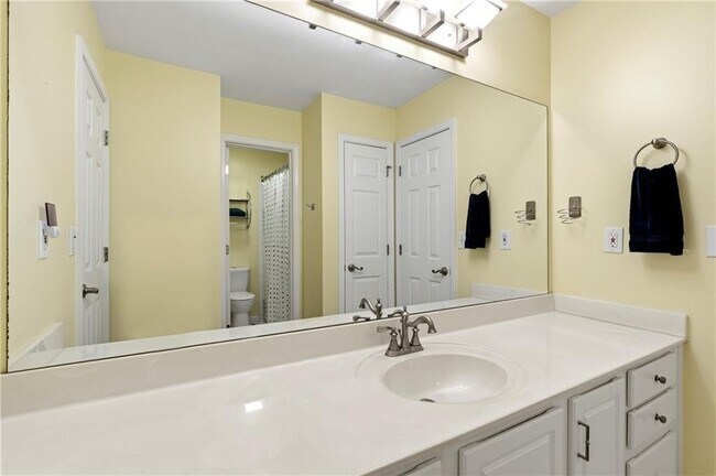 Building Photo - 374 Ivy Glen Cir
