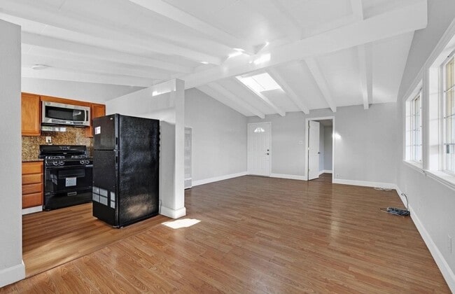 Building Photo - 3BD/2BA Single-Family Hayward Home for Rent 2 min From Ruus Elementary!