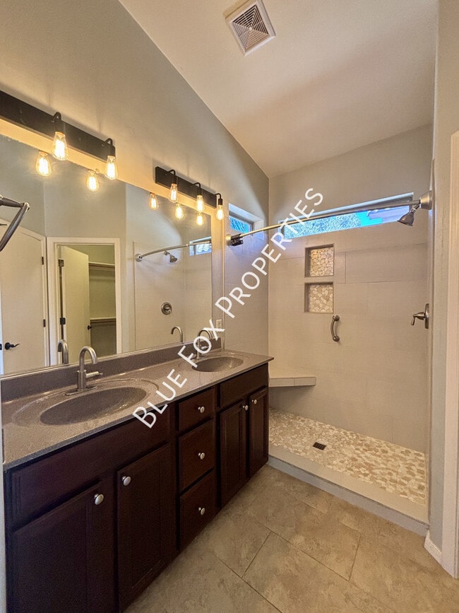 Building Photo - 308 E Camino Limon Verde
