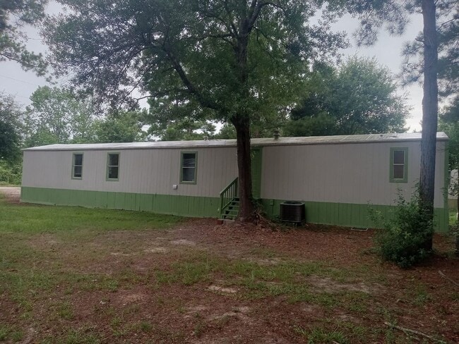 Building Photo - Be part of this cozy community at Roy Harris Loop