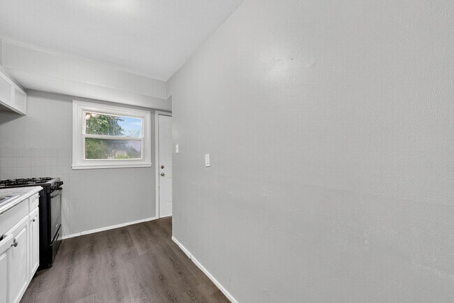 Building Photo - 416 Crawford Rd