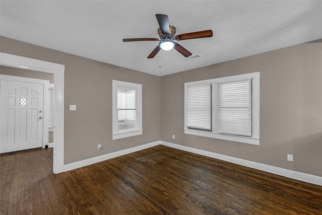 Building Photo - 4102 Ave N Ursuline St