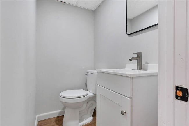 Building Photo - 107 Roosevelt St