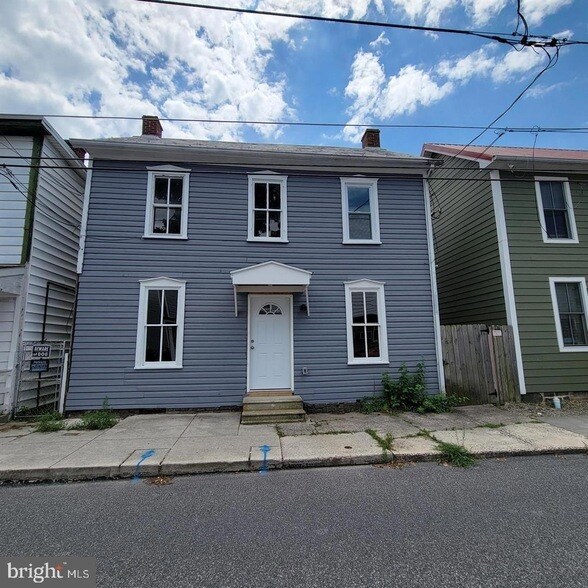 Building Photo - 62 Breckenridge St
