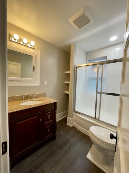 Building Photo - 370 Howell Ave