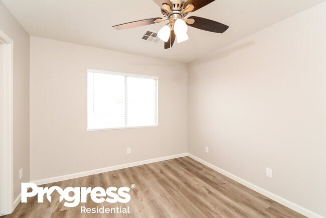 Building Photo - 10162 N 116th Ln