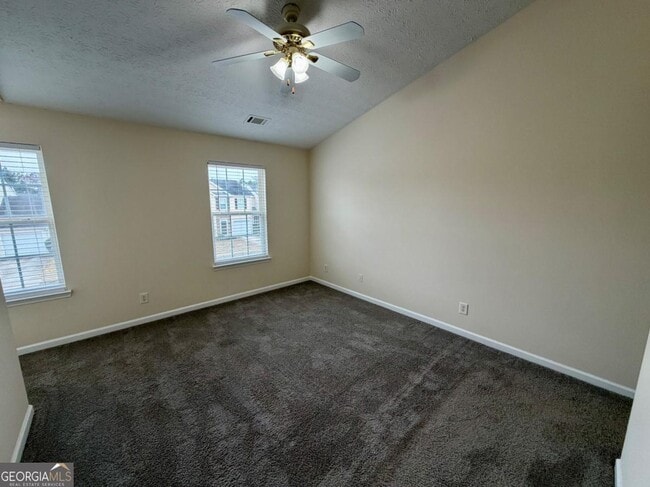 Building Photo - 235 Meadowridge Dr