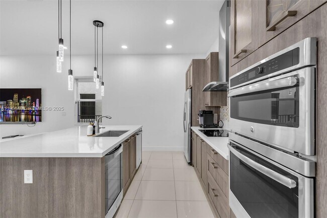 Building Photo - 15540 NW 88th Ave