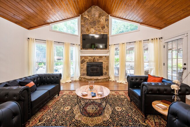 Building Photo - 29 Dean Rd SE