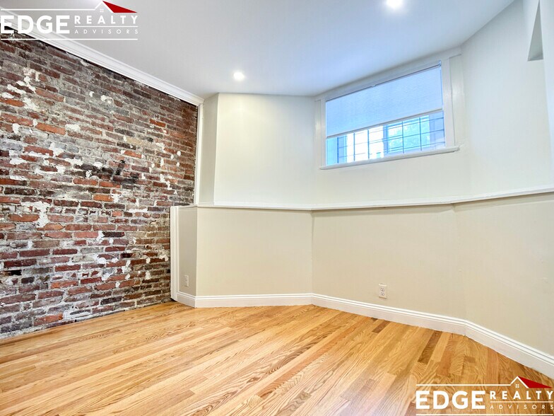 Building Photo - 16 Glenville Ave