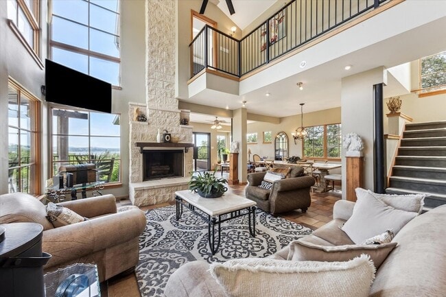 Primary Photo - 13801 Lakeview Dr