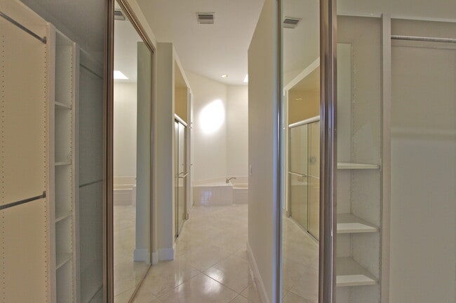 Building Photo - 252 Sussex Cir