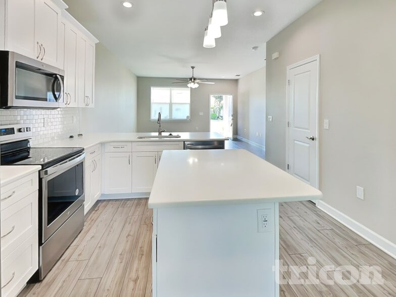 Building Photo - 3476 Longview Ln