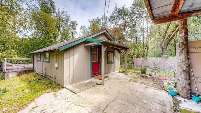 Building Photo - Adorable West County One Bedroom Cottage