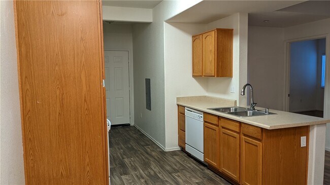 Building Photo - 41410 Juniper St