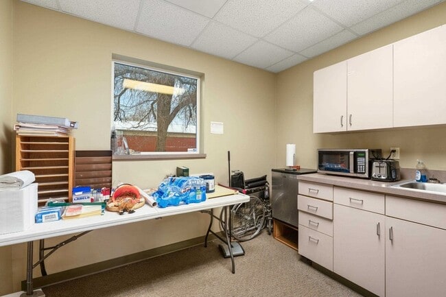 Building Photo - 107 E Holland Ave