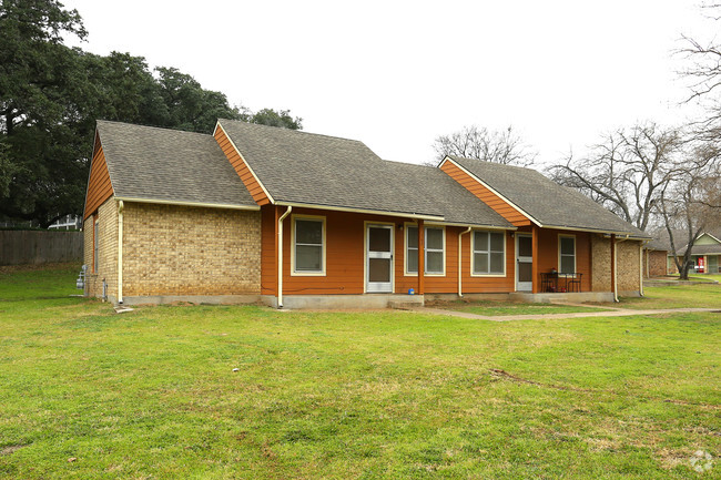 Building Photo - Manchaca Village