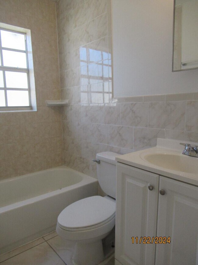 Building Photo - 2325 Madison St