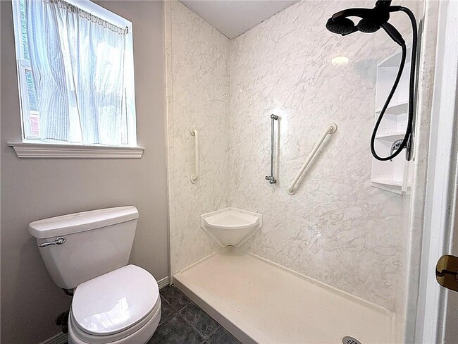 Building Photo - 955 Louise Ave