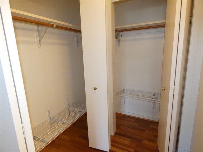 Building Photo - 380 Place Ln