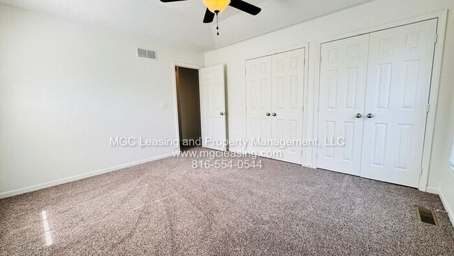 Building Photo - 3 bedroom Duplex with unique floor plan for rent in the Northland