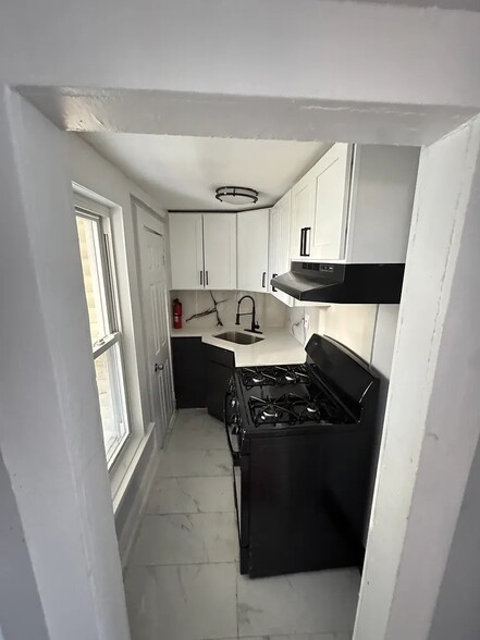 Primary Photo - 326 Grand St